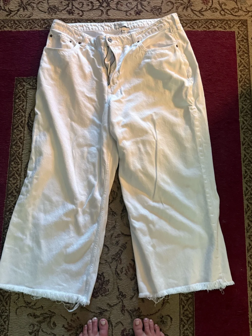 Abercrombie & Fitch White Wide-Leg Frayed Hem Jeans - Picture 4 of 4